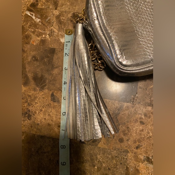 Victoria Secret~Silver Snake Print Crossbody with Gold Chain, Silver Tassel NWOT - Picture 15 of 15